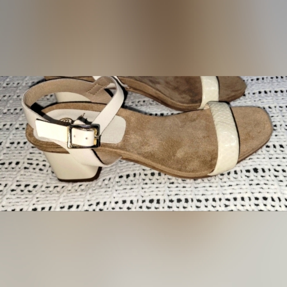 Blublonc Napa Soft lvory Serpiente Sandals Made in Spain Size 37 NWT